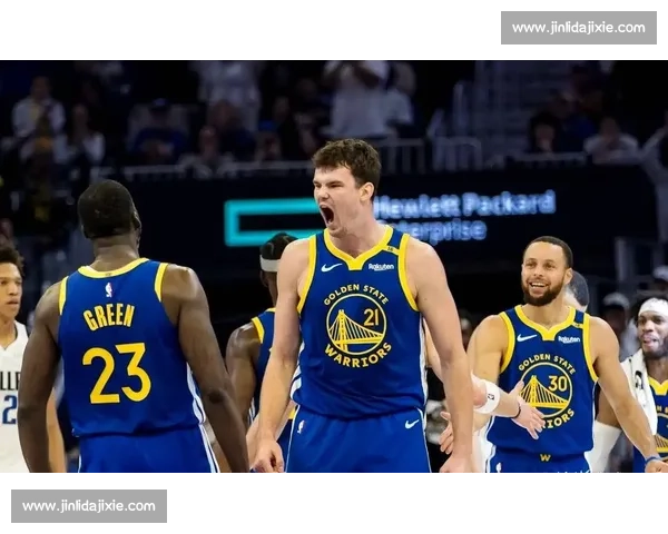 勇士续约神射中锋!波斯特 40% 三分率成战术杀器